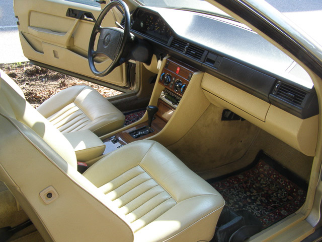 Mercedes 300 CE Detail